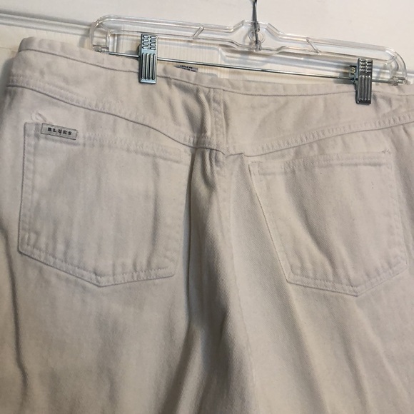 Women’s Capris - Picture 4 of 6